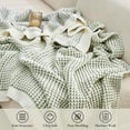 thumbnail image 4 of Manta Amélie Home con forma de gofre de chenilla reversible, 130 x 150 cm, 4 of 9