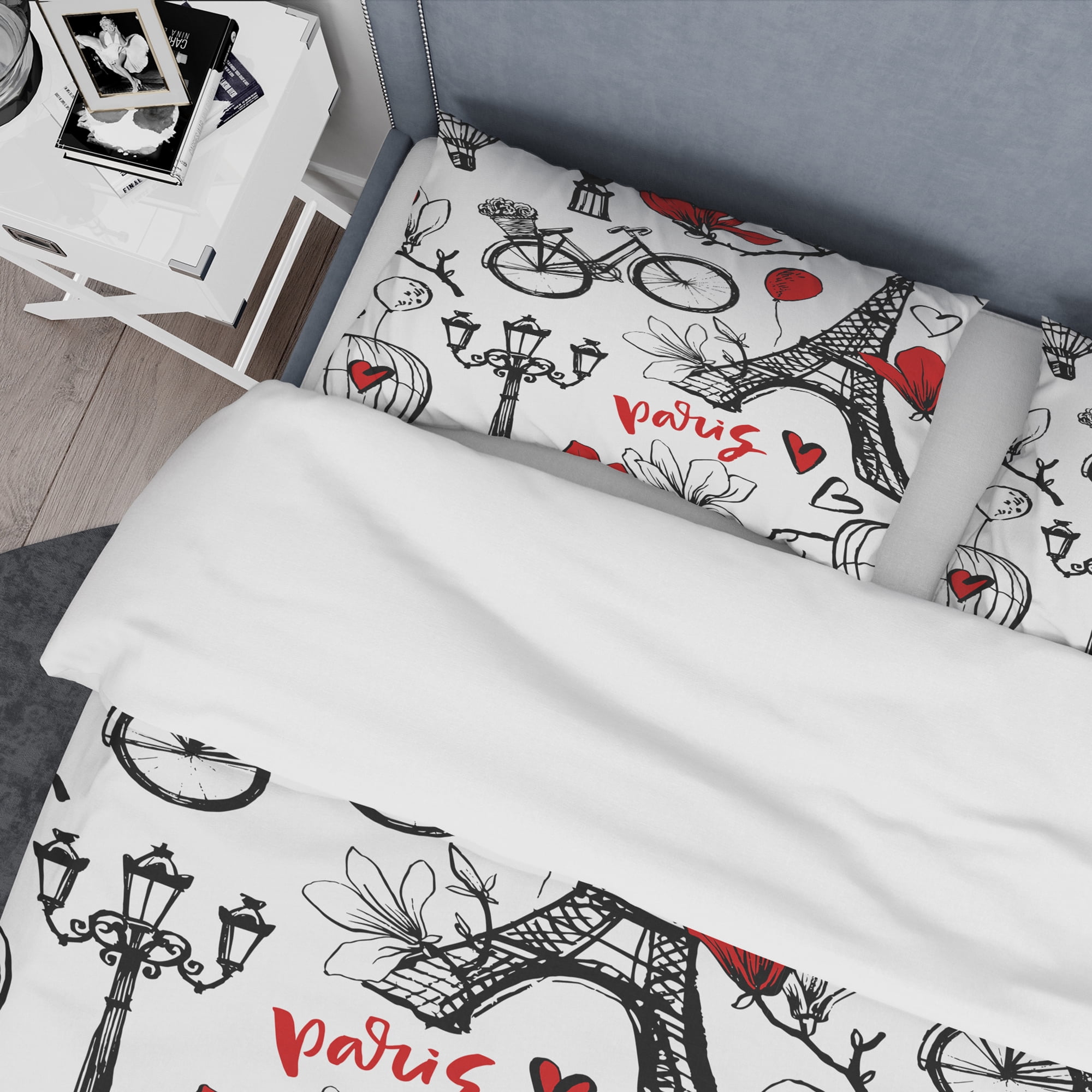 Designart 'Paris Eiffel Red Hearts I' Mid-Century Modern Duvet Cover Set