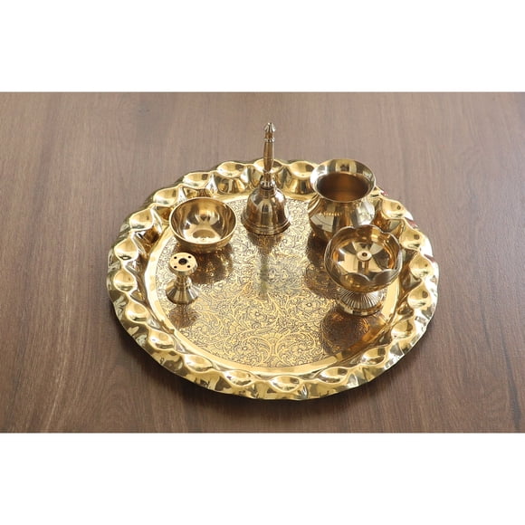 Ensemble de Thali Pooja en Laiton pour Villa d'Art Indienne avec Motif Embossé, Diamètre de 10,1 Pouces, Ensemble de 6 Pcs, But Spirituel et Pooja, Maison de Temple