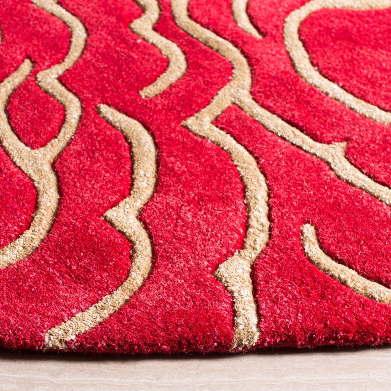 SAFAVIEH Soho Trinity Floral Wool Area Rug, Red, 8' x 8' Square