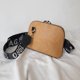thumbnail image 4 of Bolsa de mensajero de concha de mujer coreana retro de hombro cruzados diarios de cuero de PU Tmvgtek Para Estrenar, 4 of 9