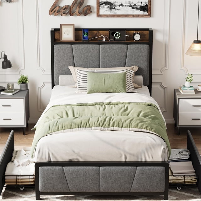 Cadre de Lit Format Simple avec 2 Tiroirs de Rangement et Station de Recharge, Lit Plateforme Rustique Rembourré en Lin avec Tête de Lit de Rangement, Aucun Sommier Requis, Assemblage Facile, Sans Bruit, Gris