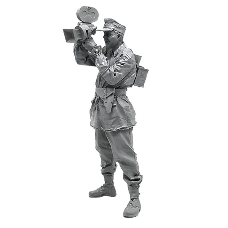 1/16 Resin Figure Model Kit Beauty Woman Soldier commander unpainted unassembled 