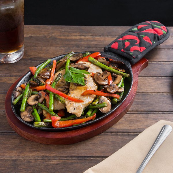 Choice 9 1/4" x 7" Oval Cast Iron Fajita Pan Set with Mahogany Wood