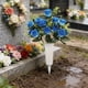 thumbnail image 1 of MTBLYS Ramo de rosas pavo real artificiales|flores falsas en jarrón para decoración de tumbas en cementerios|Arreglo floral funerario conmemorativo para decoraciones navideñas al aire libre, 1 of 6
