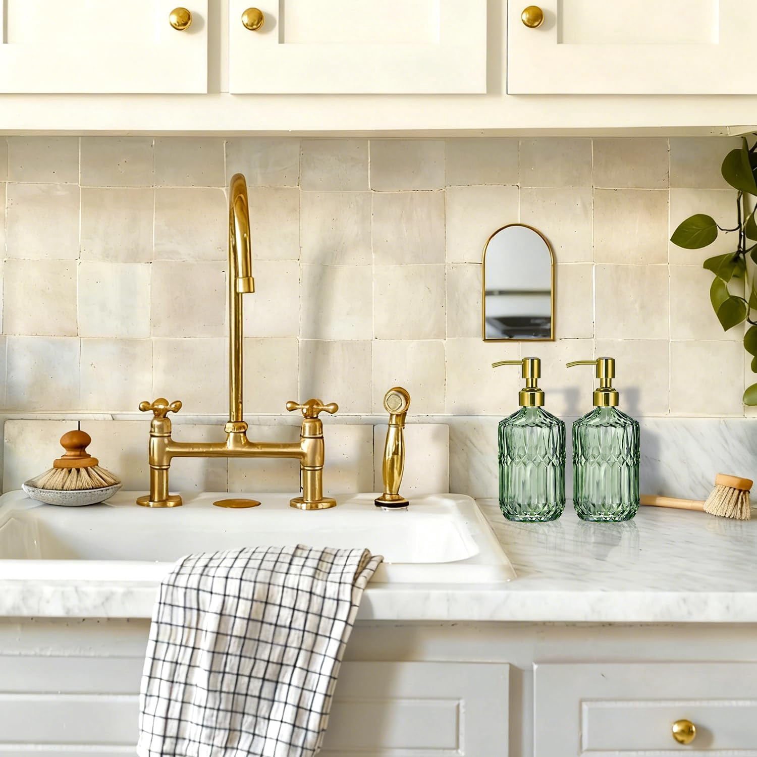 17 Oz Green Glass Kitchen Soap Dispenser for Dish Soap, 2 Pack Bathroom Soap Dispenser Set with Gold Rust Proof Pump for Lotion, Hand soap or Body Wash