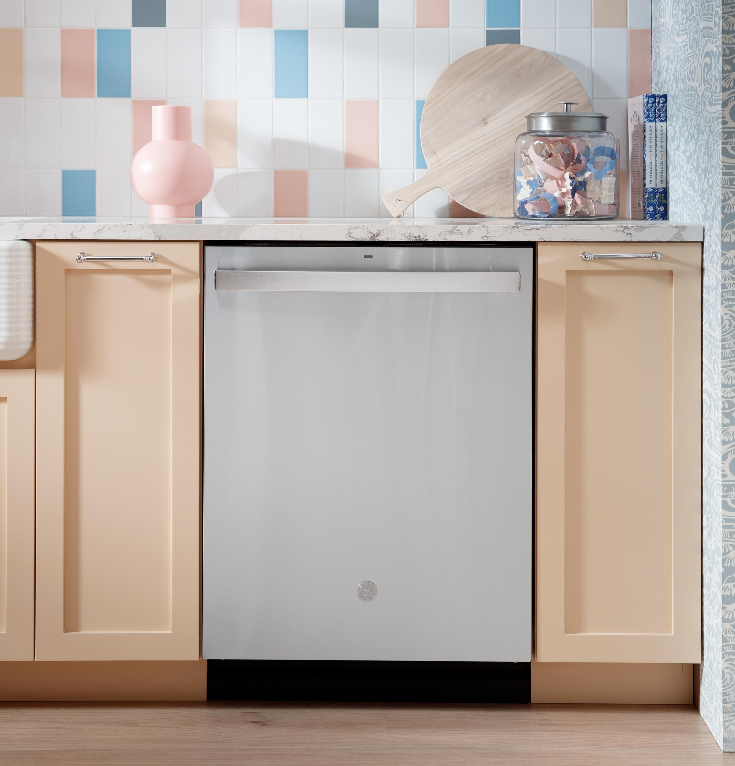 GE APPLIANCES GDT650SYVFS built in dishwasher