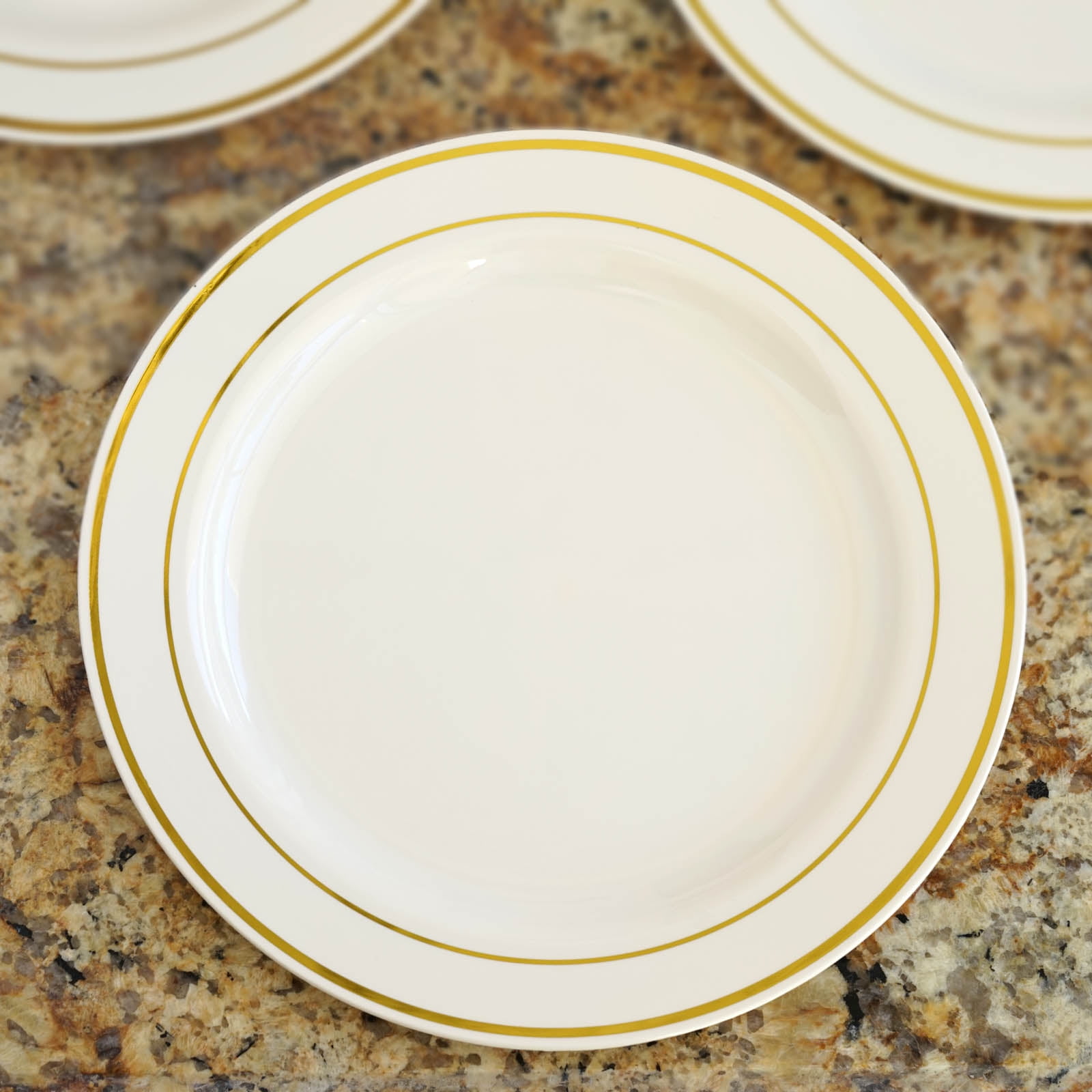 Efavormart 50 Pcs Gold Trimmed Round Disposable Plastic Plate Dinner