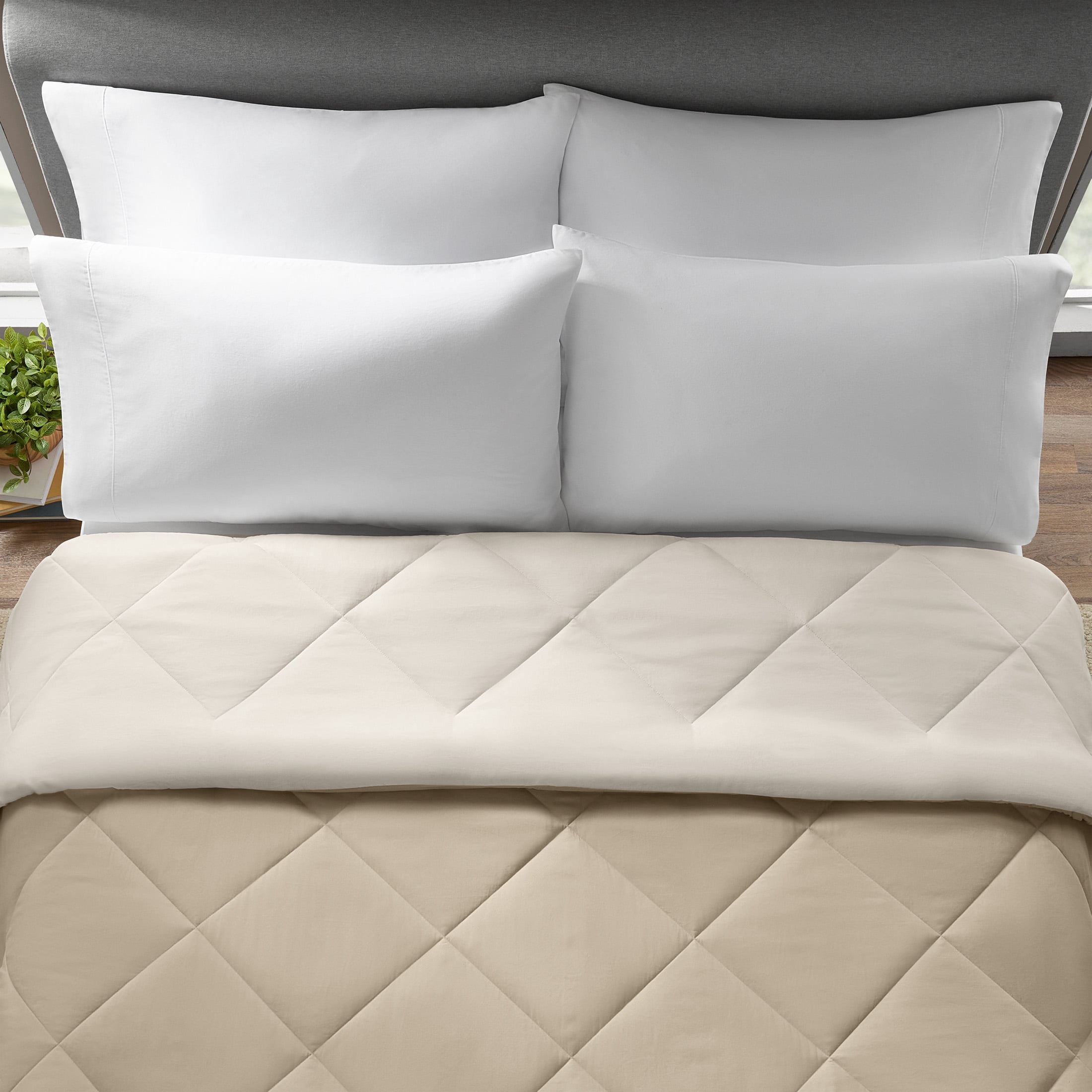 Mainstays King Comforter, All-Season Reversible Microfiber, Beige / Ivory