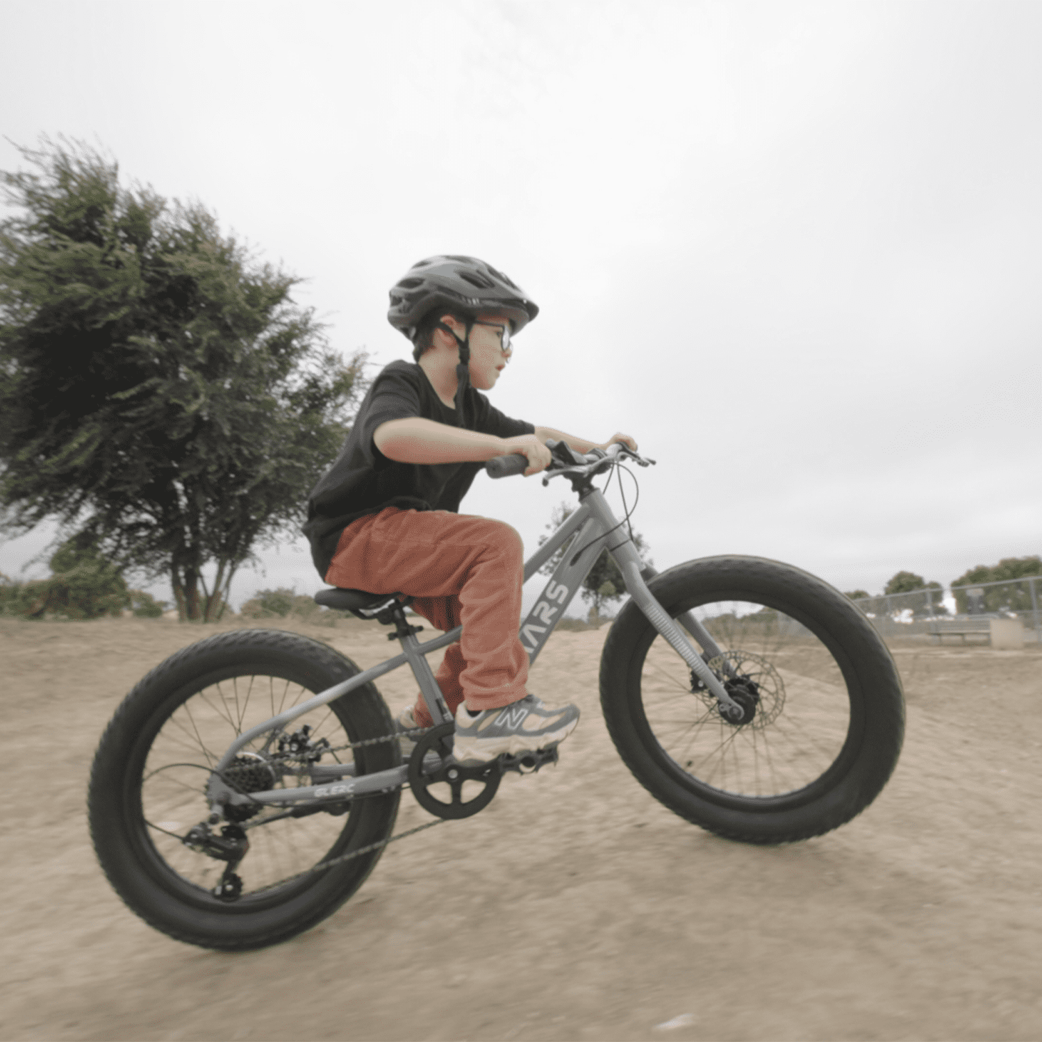 Glerc Mars Kids Mountain Bike, 20 Inch Fat Tire Bike for Teen Ages 6-12 Year Old, Bicycle with 2.8-Inch Wide Tires and 6 Speed Drivetrain,Gray