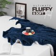 thumbnail image 3 of Manta Sherpa Utopia, cama doble, 152 x 203 cm, color azul marino, 3 of 8