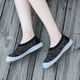 thumbnail image 5 of nuevos zapatos grandes de verano para mujer, zapatos para madre de mediana edad, zapatos de mujer tejidos transpirables para niñas, zapatos planos de playa informales de malla, 5 of 5