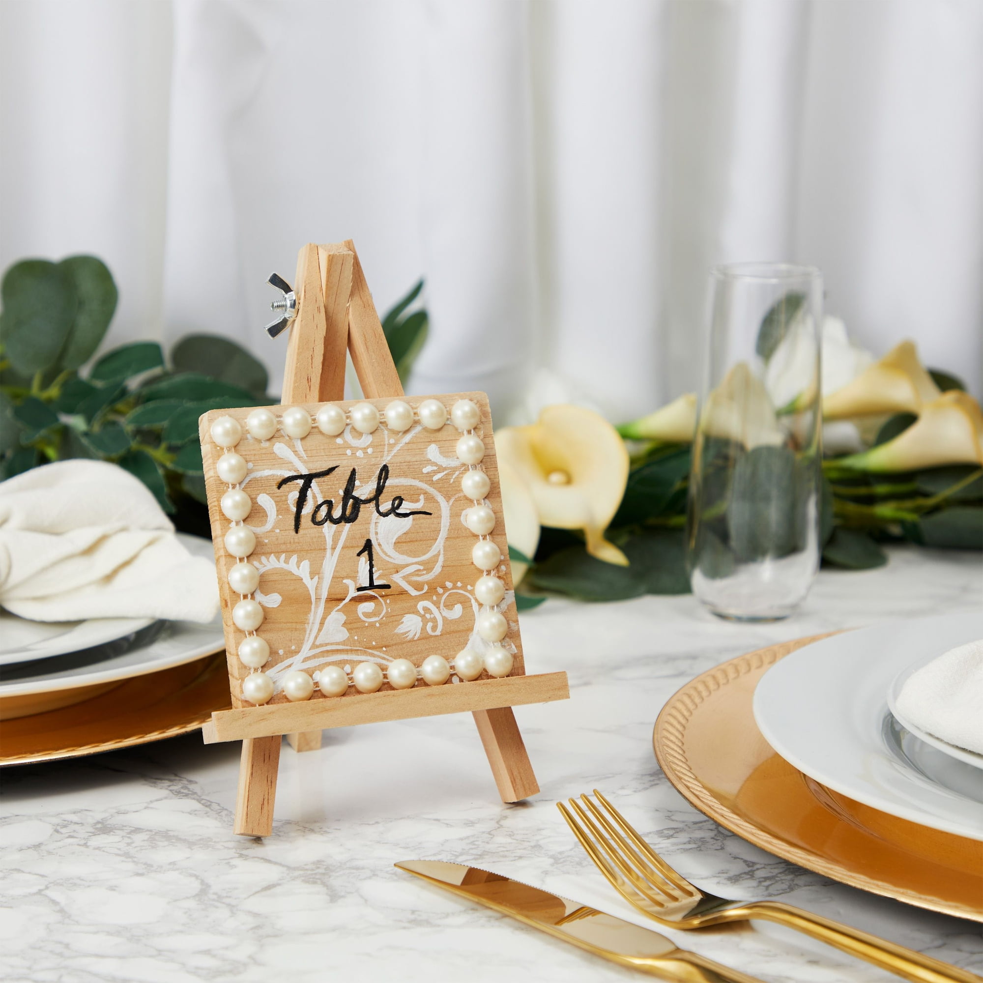 Mini Gold Easels — Curated Event Rentals
