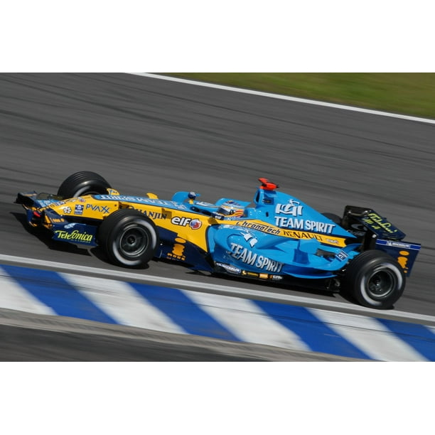 F1 2017 Reveals the 2006 Renault R26 as its Next Classic Car