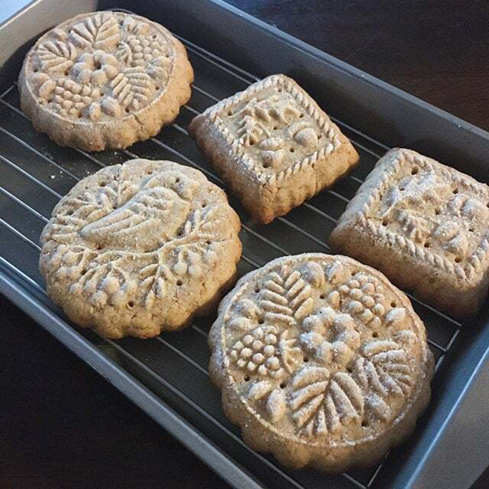 Folzery Raspberry Shortbread Mold-Carved Wood Gingerbread Biscuits Shortbread Mold, Adult Unisex, Size: One size, Brown