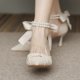 thumbnail image 5 of Sandalia de Tacón Punta Puntiaguda Elegante Correa de Perlas Lazo en la Espalda Cómodo para Boda Fiesta de Noche Beige 36, 5 of 8