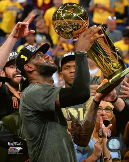 Lebron James With The Nba Championship Trophy Game 7 Of The 2016 Nba Finals Sports Photo Walmart Com Walmart Com