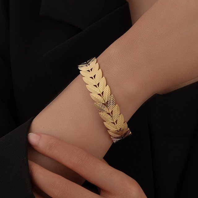 XWSHYW Brazalete Pulsera Abierta con Oreja de Acero Inoxidable a La Moda, Pulsera con Letras En Forma de C de Viento Frío de Acero Titanio