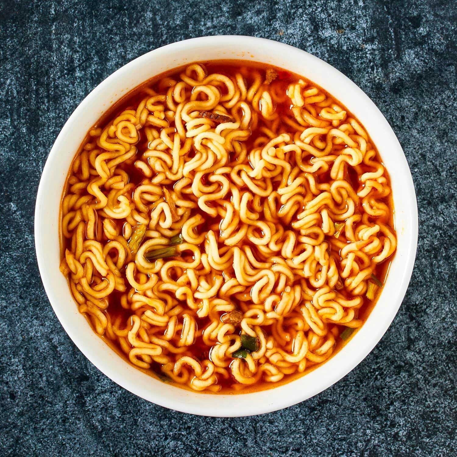 Nongshim Shin Ramyun Spicy Beef Ramen Noodle Soup, 10 Pack (4.23 oz Each) with Serving Bowl by OMA