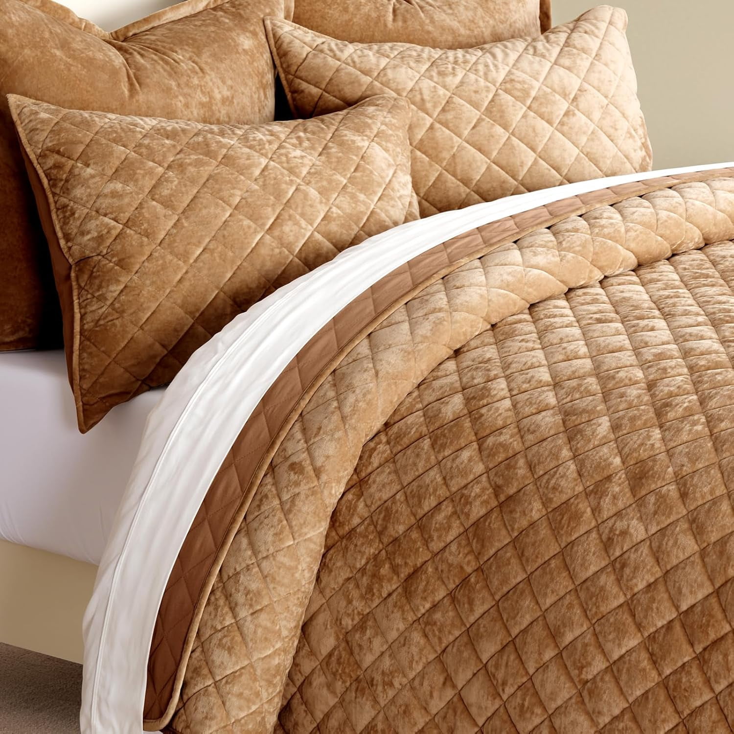 EVERGRACE Luxury Velvet Quilt Set King Size, Diamond Quilted Lightweight Velvet Comforter for All Season, Ultra Soft Oversized Bedspread Coverlet Bedding Set with 2 Pillow Shams, Gold Caramel