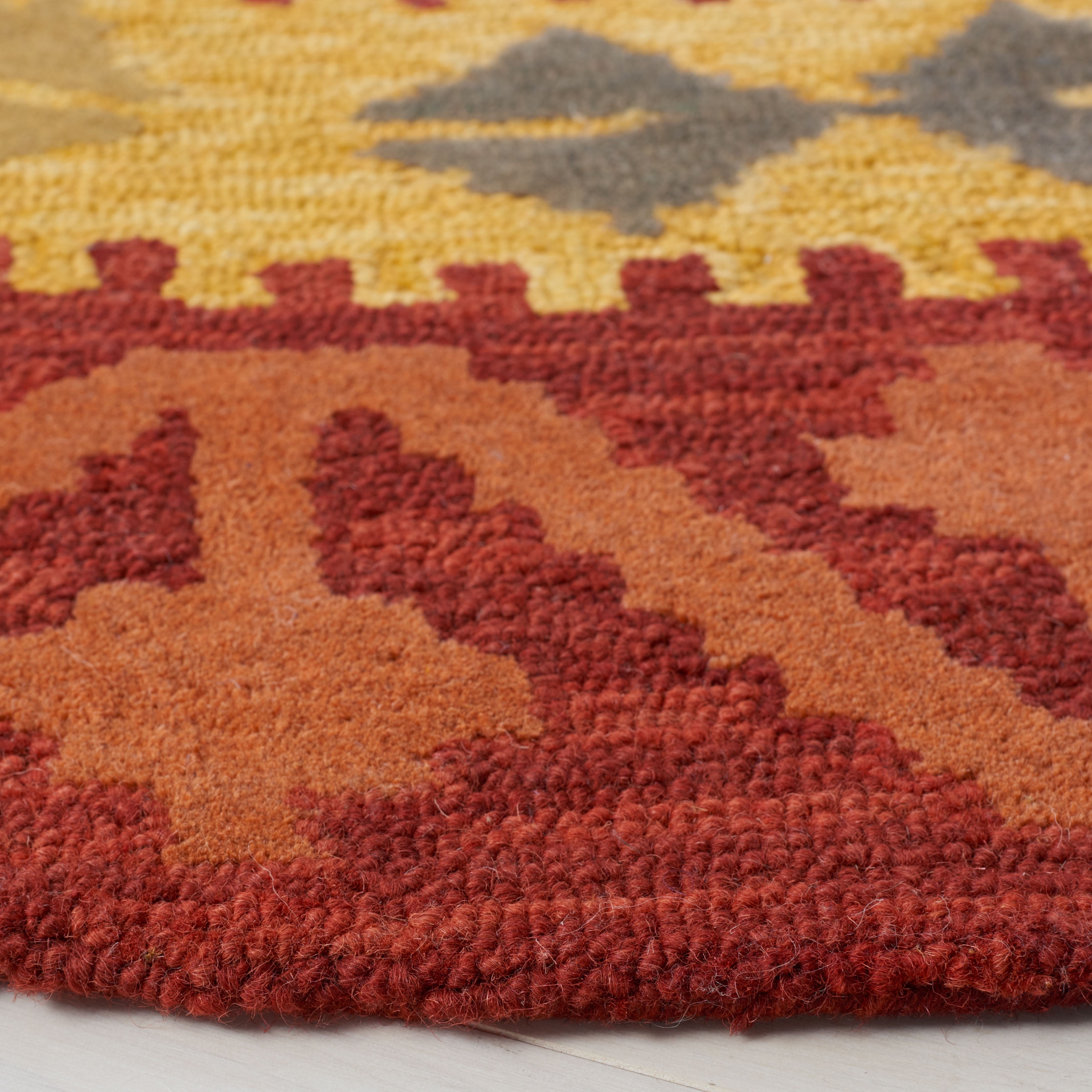 SAFAVIEH Aspen Edna Tribal Area Rug, Red/Gold, 7' x 7' Round