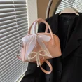 thumbnail image 2 of Bolso de hombro de PU con cremallera y hilo de coser de gran venta 2024 para mujer, bolso cruzado con decoración colgante de perlas de alta calidad para mujer, 2 of 5