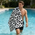 thumbnail image 4 of Toalla de playa de secado rápido con estampado de fútbol – poliéster resistente a la arena para nadar, viajar, practicar deportes y usar en el baño., 4 of 6