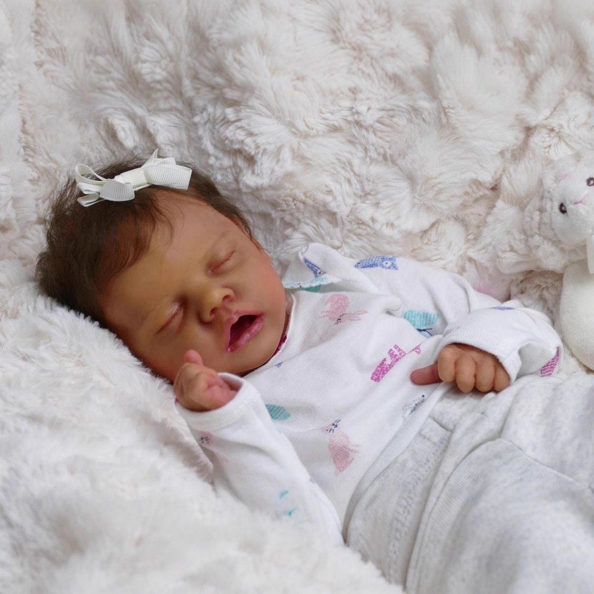 HUIMEYA Black Reborn Baby Dolls Girl - 18-inch Realistic Baby Dolls, Lifelike Soft Vinyl Black American Doll, Nice Gift for Kids, Pre-Parents, Grand-Parents, Doll Collectors