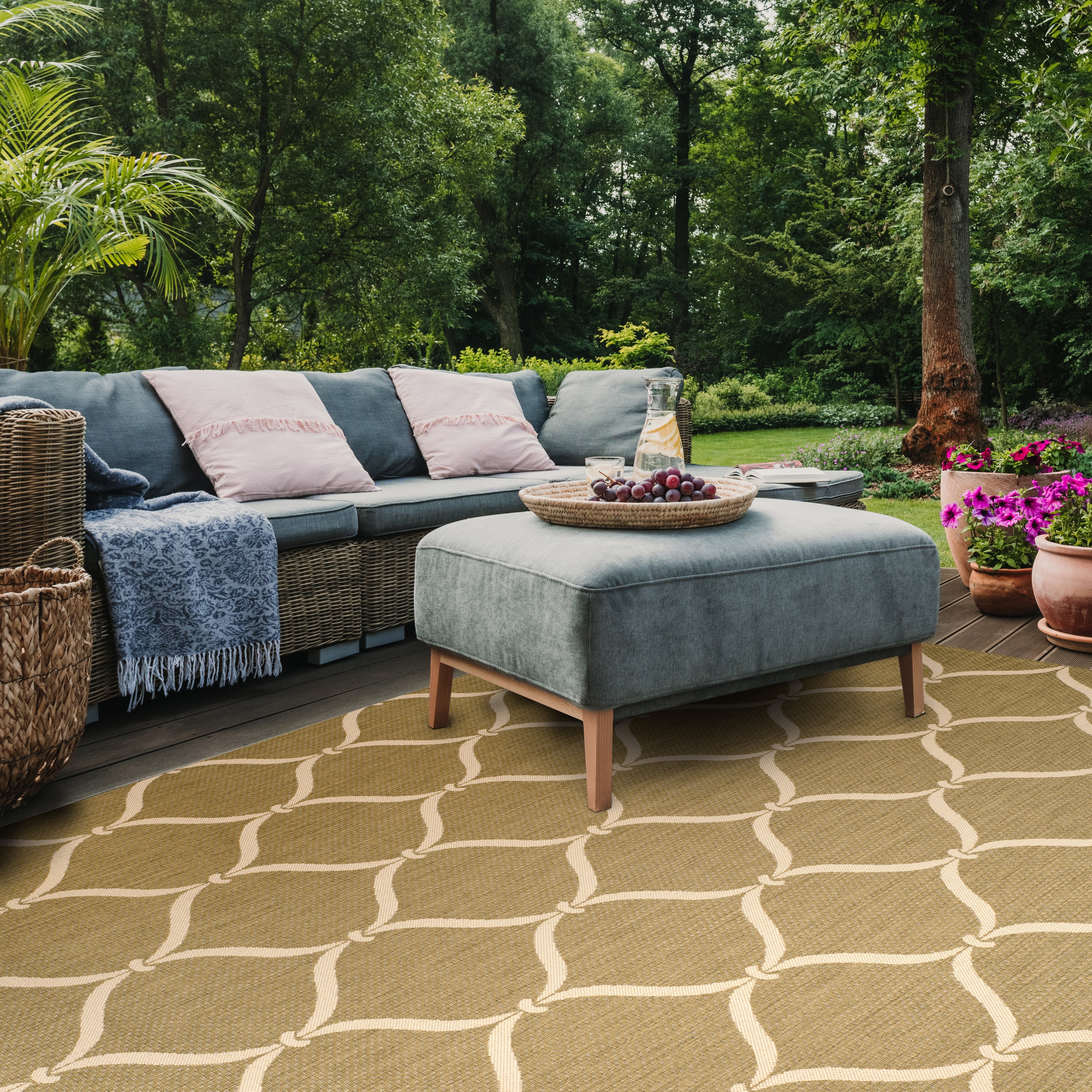 SAFAVIEH Courtyard Linnet Geometric Indoor/Outdoor Area Rug, Green/Beige, 9' x 12'