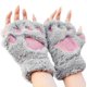 thumbnail image 3 of Guantes de pata de gato sin dedos, de piel sintética y felpa, cálidos guantes de medio dedo para invierno, bonitos guantes de cosplay con pata de gato, guantes de felpa peludos para mujeres y niñas., 3 of 4