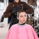 thumbnail image 4 of unbranded Hair Cutting Cape Rosa Para Barbería Con Material Resistente Para Uso Y En Casa, 4 of 6