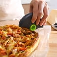 thumbnail image 4 of Yhmxh Gadgets de Cuisine Gadgets de Cuisson Cadeaux de Cuisine Couteau à Pizza Circulaire à Rouleau Gâteau avec Housse de Protection Amovible et Lavable Couteau à Gâteau en Acier Inoxydable Outils de Cuisine Pizza à Coupe à Rouleau, 4 of 9