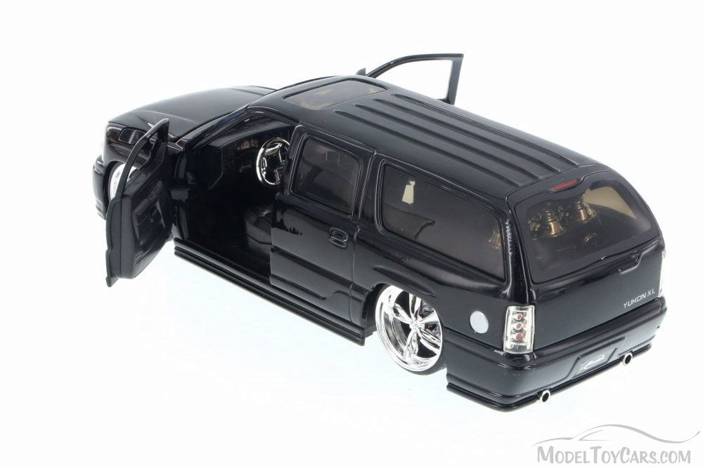 2002 GMC Yukon Denali, Black - Jada 50979A - 1/24 Scale Diecast 