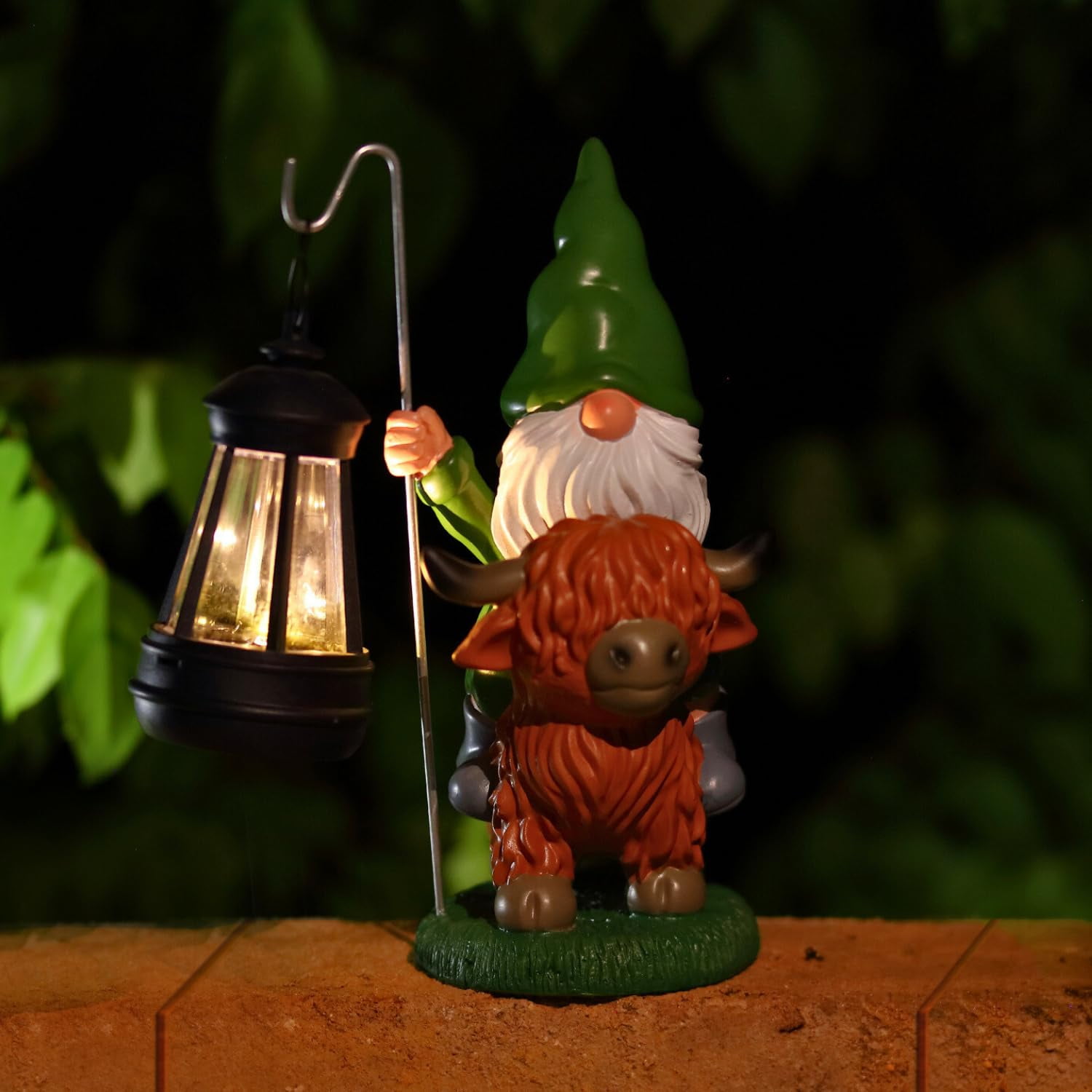 Garden Gnomes Outdoor, Highland Cow Decor, Gnomes Cow Decor for Outside, Gnomes Decorations for Yard, Gnome Garden Decor with Solar Lights, Outdoor Solar Garden Statues, Gnomes Gifts for Women
