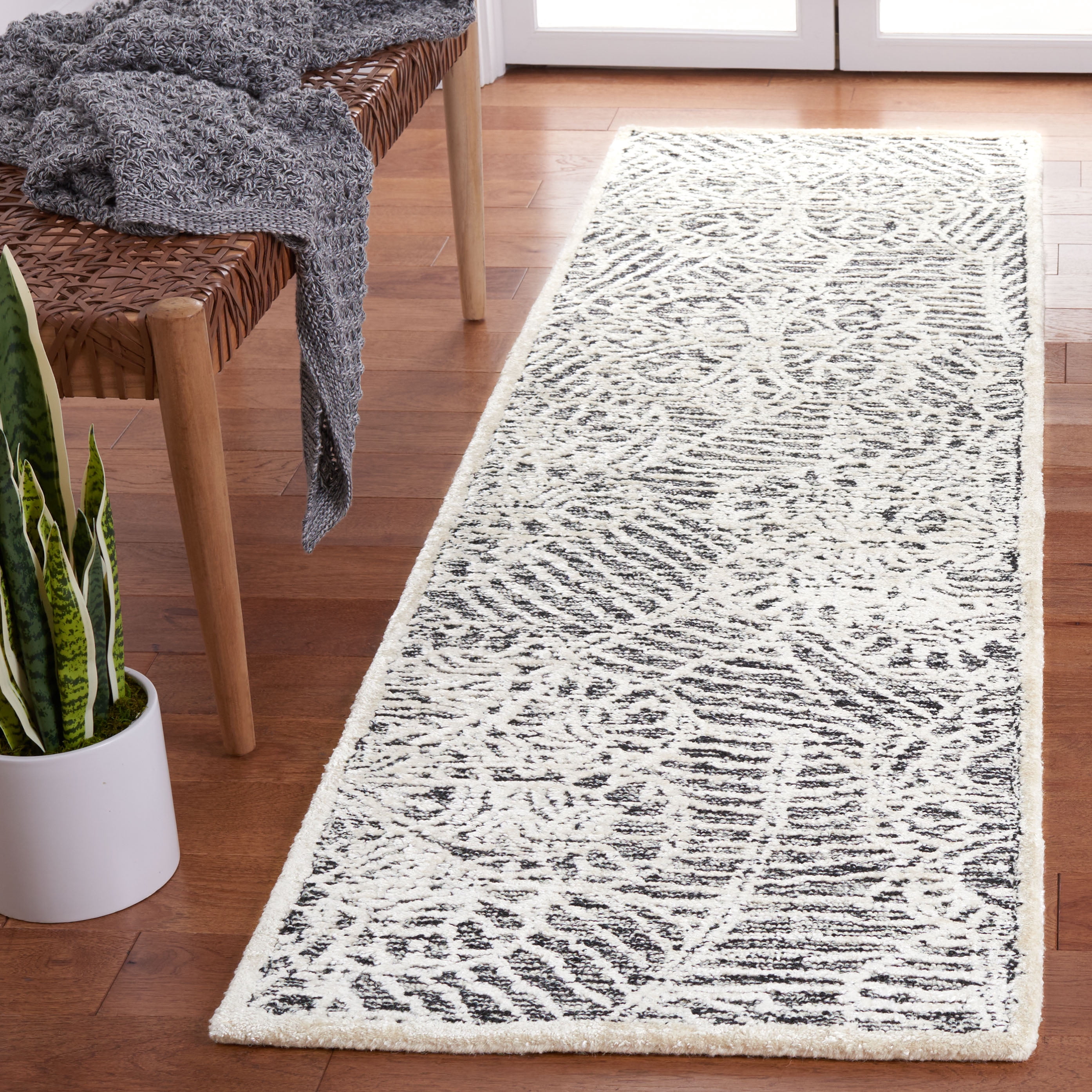 SAFAVIEH Precious Dylan Abstract Runner Rug, Black/Ivory, 2'3" x 8'