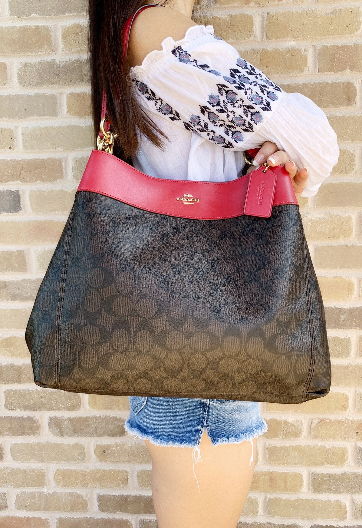 lexy chain shoulder bag in signature leather