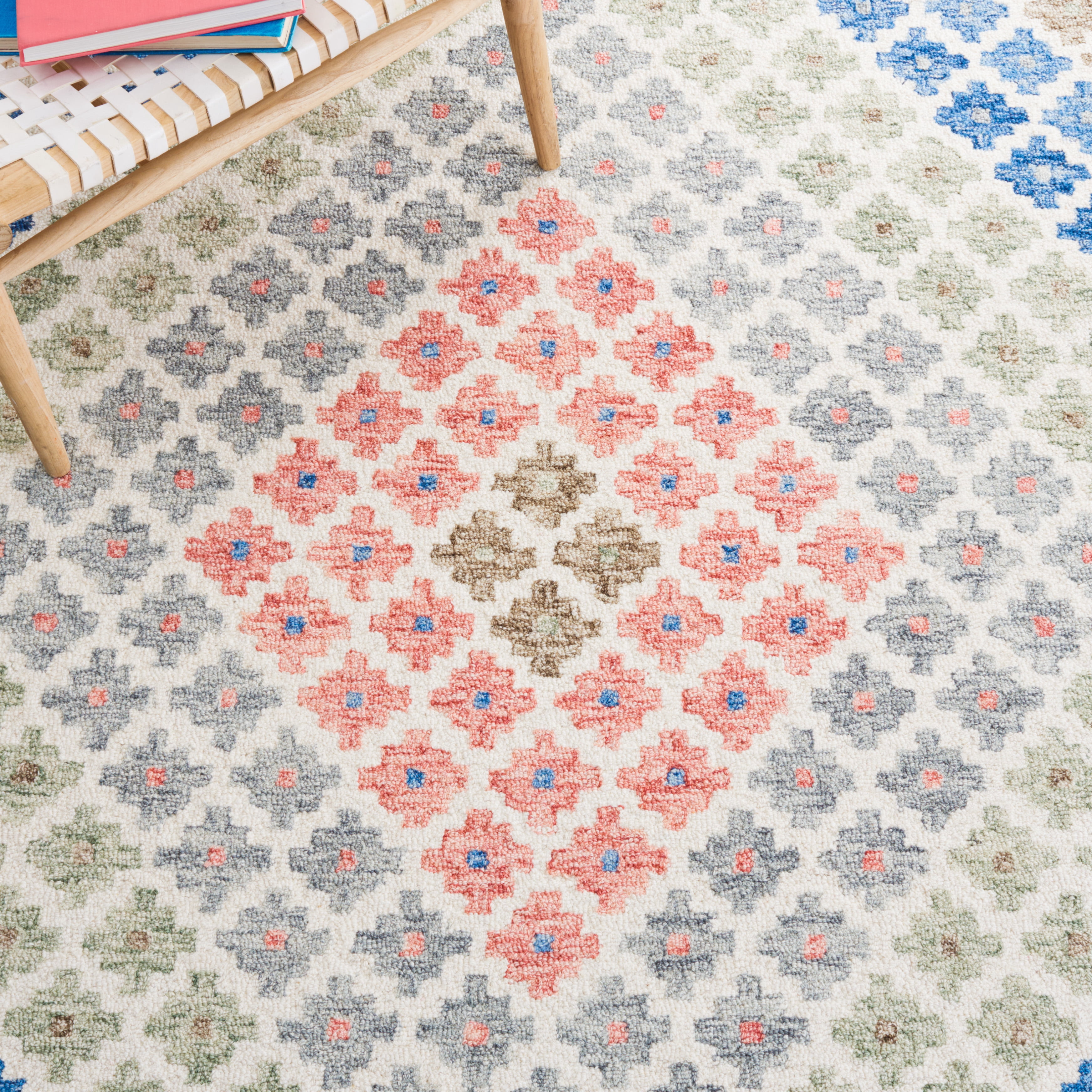 SAFAVIEH Metro Joselyn Floral Area Rug, Ivory/Blue, 3' x 5'