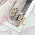 thumbnail image 4 of Broche de diamantes de imitación con 26 letras, elegante broche de aleación para ropa, ramillete de diamantes, broche con letras en inglés, 4 of 6