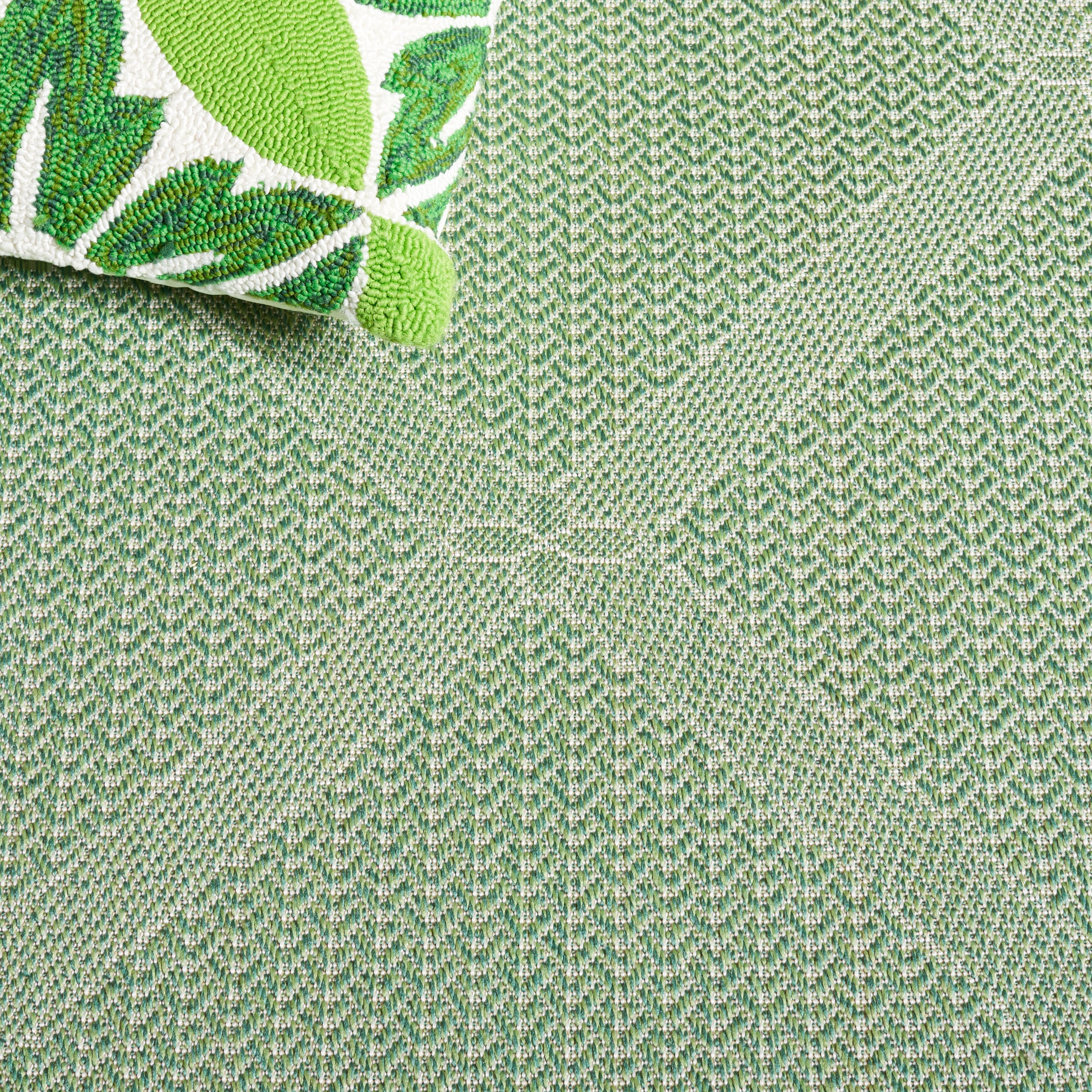SAFAVIEH Machine Washable Rug Indoor/Outdoor Bermuda Collection - Bermuda Travis Diamond Indoor/Outdoor Area Rug, Green/Ivory, 6'7" x 6'7" Square