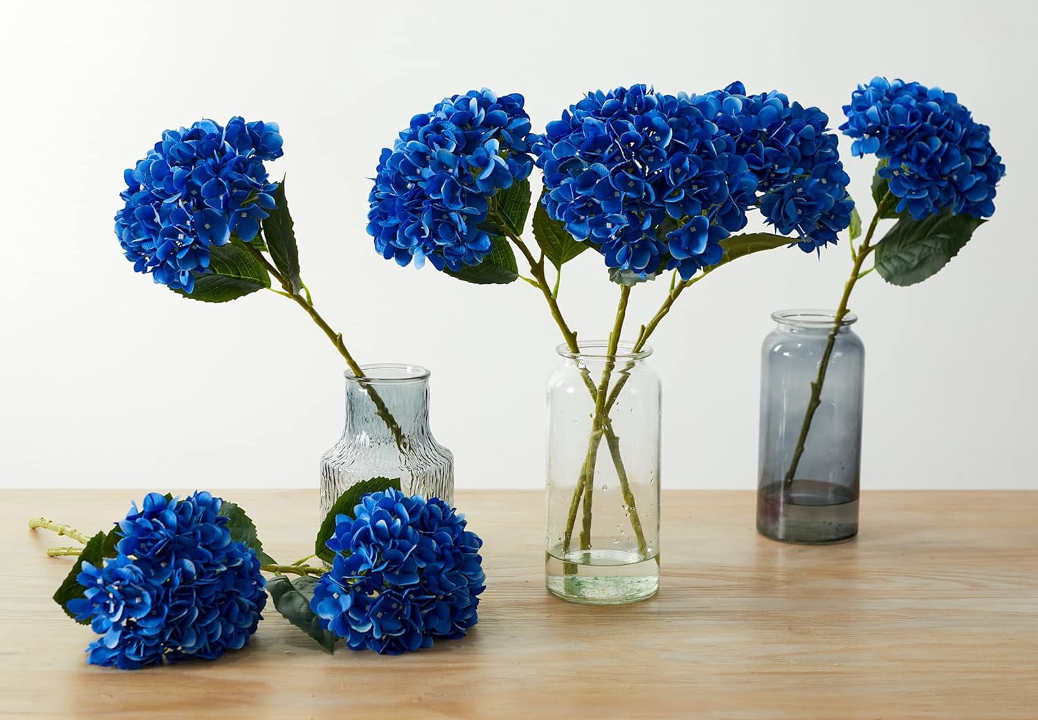 5PCS 15.4In Artificial Hydrangea Silk Flowers Bouquet Faux Hydrangea Stems for Wedding Centerpieces Home Decor (White, 5)