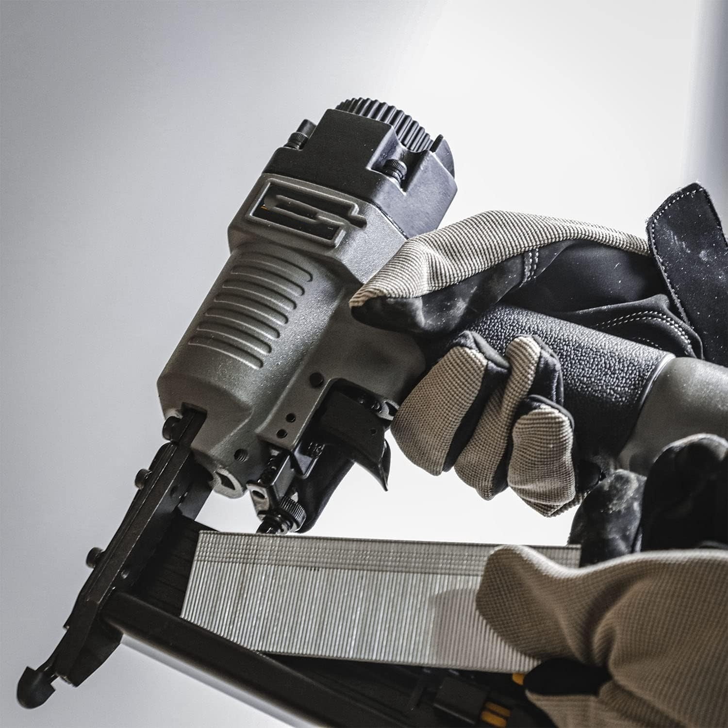 Pneumatic 2-in-1 18-Gauge Brad Nailer/Stapler with Fasteners