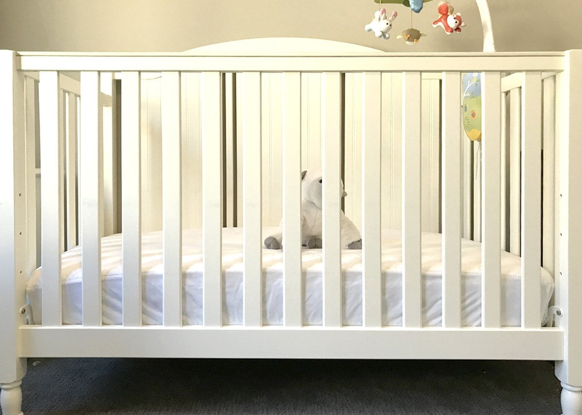effe bebe Waterproof Crib Mattress Cover, with a 230 Count cotton top, quilted polyfill padding and a skirt that contains a non-woven waterproof laminated film backing - 2 Pack