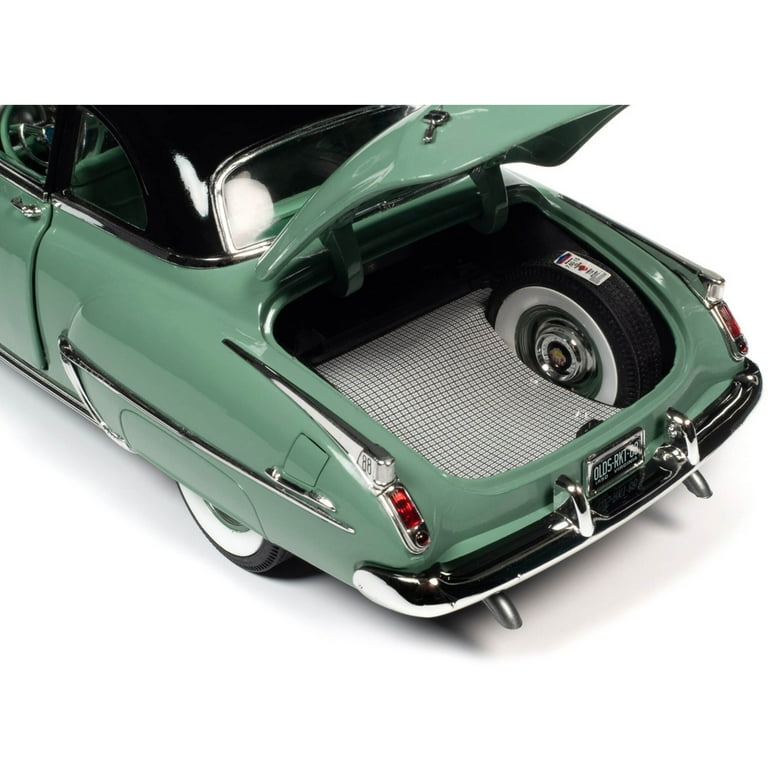 ミニカー 1/18 Auto World Oldsmobile 1/18 Auto World 1968 Oldsmobile Cutlass 