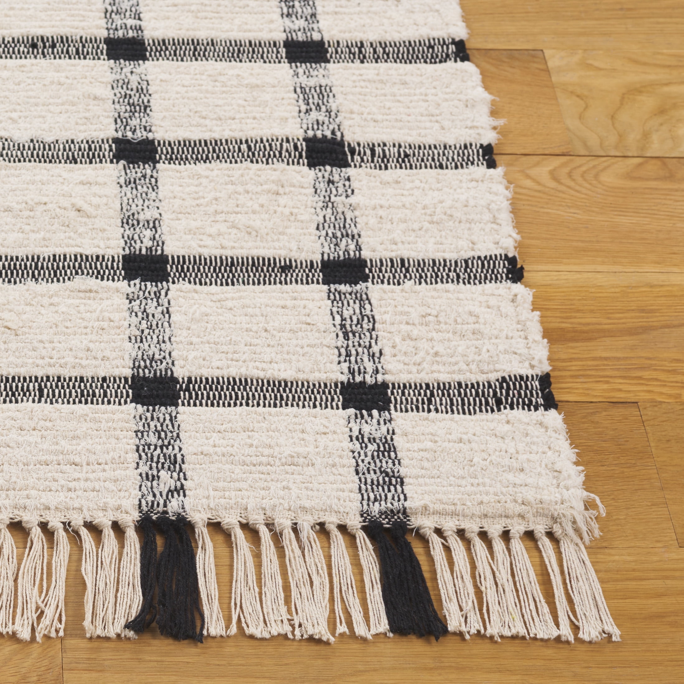 SAFAVIEH Montauk Bevin Checkered Area Rug, Ivory/Black, 6' x 6' Square