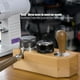 thumbnail image 1 of Soporte de llenado de polvo para filtro de café para herramientas Barista B Afortunado Sencillez, 1 of 3