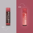 thumbnail image 2 of Bálsamo labial Burt's Bees de larga duración, 2 en 1, dúo Petal Rose, 2 of 4