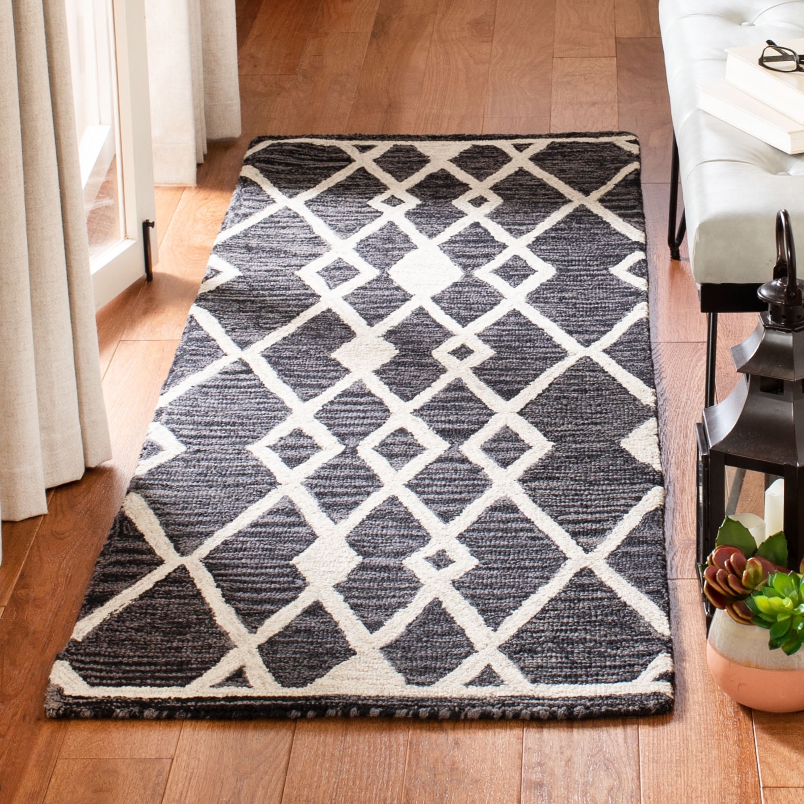SAFAVIEH Micro-Loop Donella Geometric Wool Area Rug, Charcoal/Ivory, 2'6" x 5'