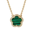 thumbnail image 2 of Collar con dije de trebol ZVEZDA malaquita chapa de oro 18k, 2 of 5