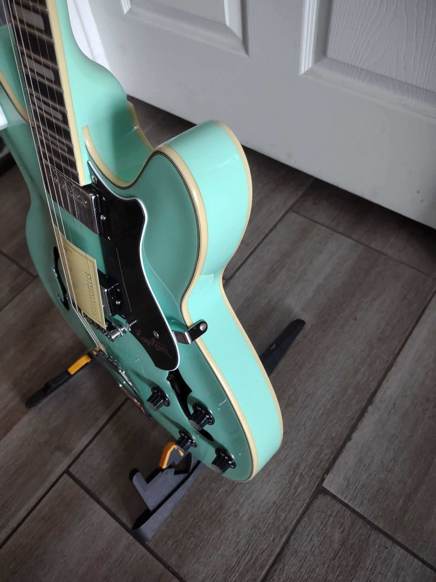 Hagstrom Viking Limited-Edition Semi-Hollow Electric Guitar Aged Sky Blue