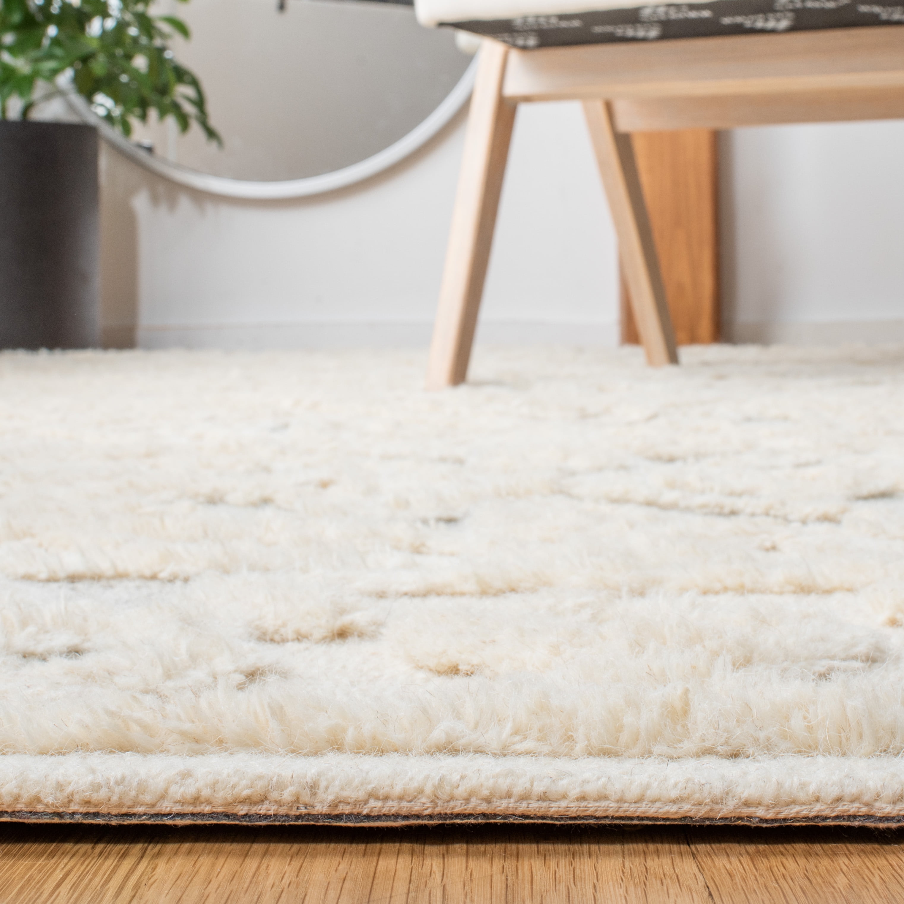 SAFAVIEH Metro Addison Southwestern Area Rug, Ivory/Grey, 6' x 6' Round